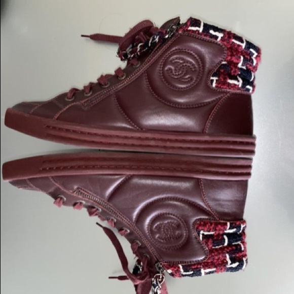 Chanel Sneakers 🗝 - Picture 3 of 6